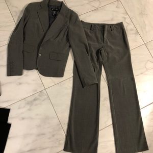 Size 4 NY & Co gray washable suit!